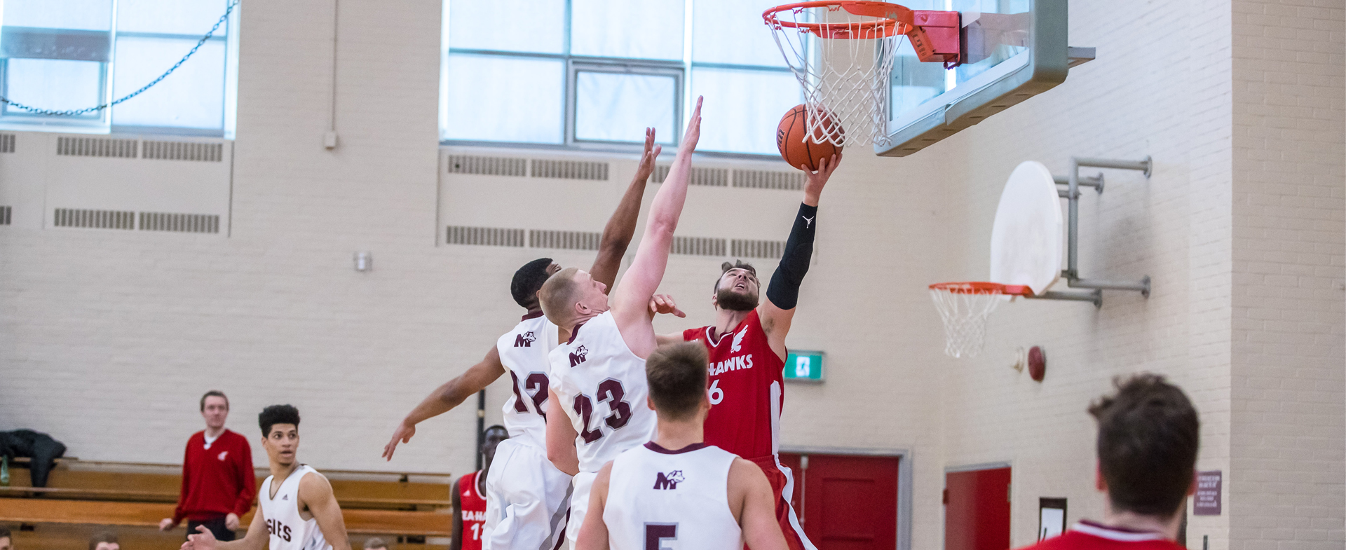 Huskies Edge Sea-Hawks at Home