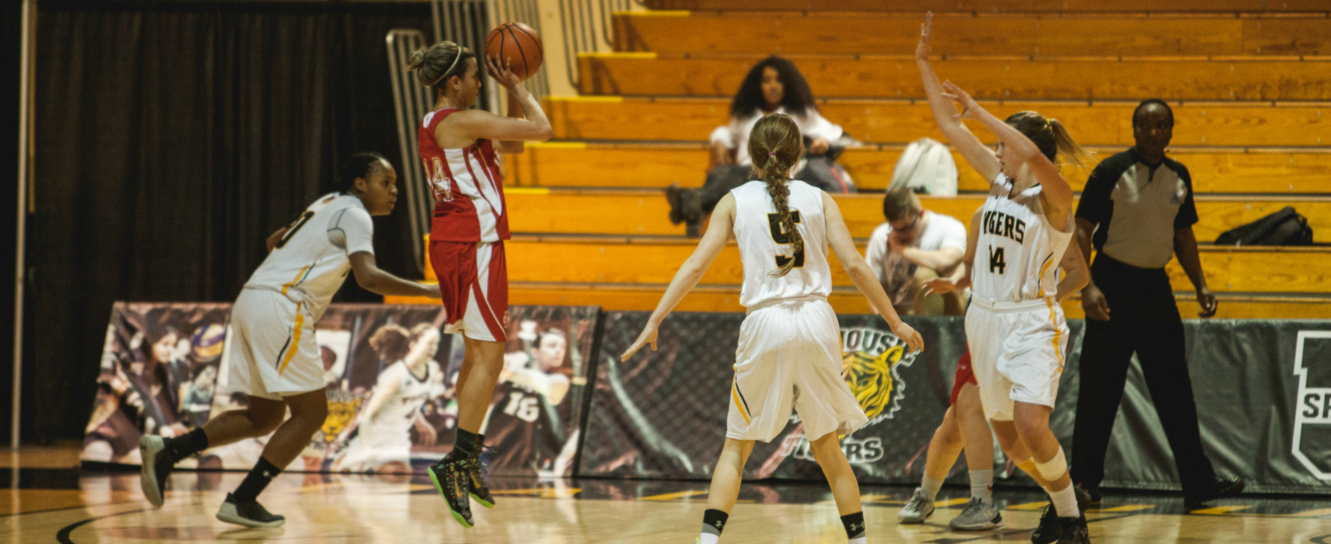 Tigers Hold Off Sea-Hawks for Victory